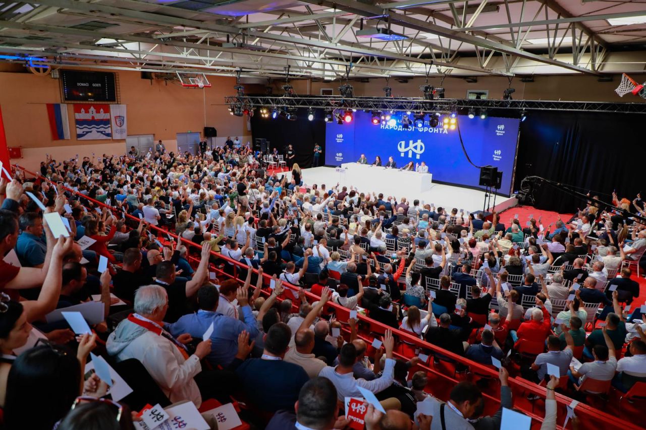 Skupština Narodnog fronta: Preko 1. 000 delegata usvojilo program „Republika Srpska – ekonomski tigar i socijalni raj“ (foto)