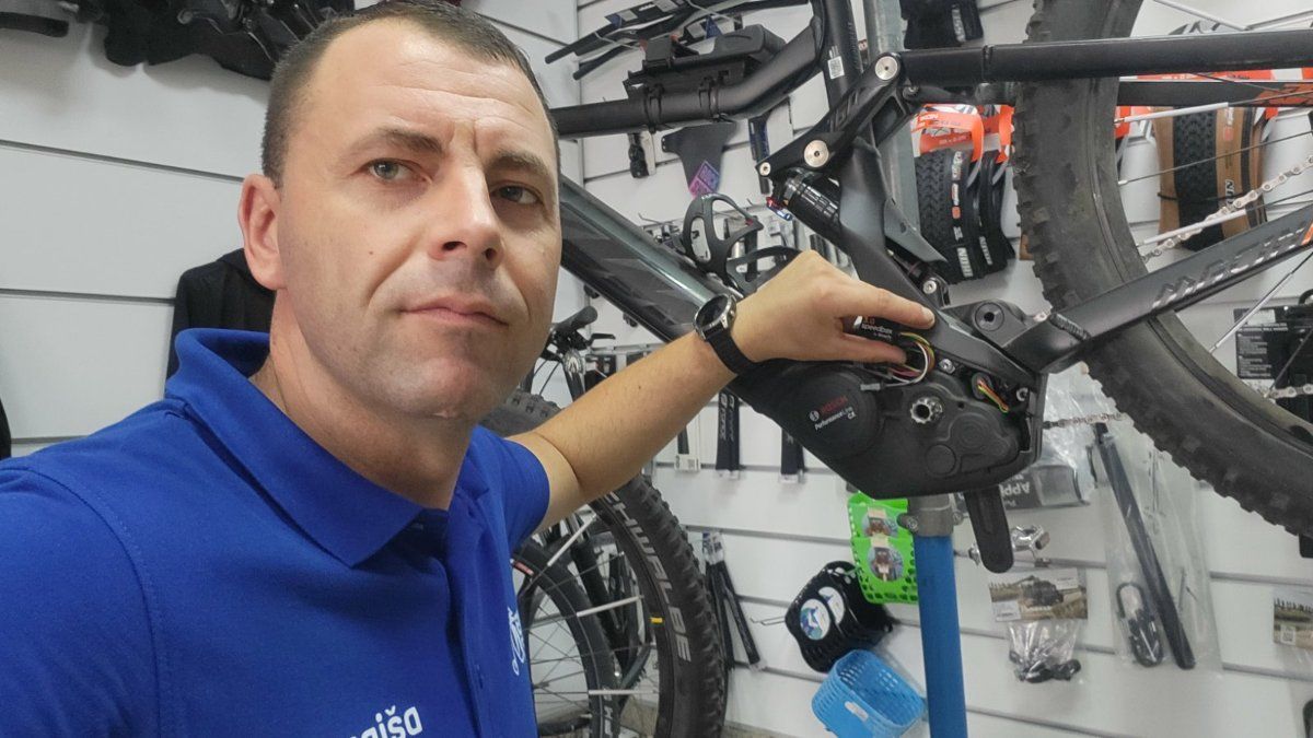 Bijeljina - Serviser bicikala Dragiša Jović: Sezona počinje, bezbjednost je na prvom mjestu (foto)