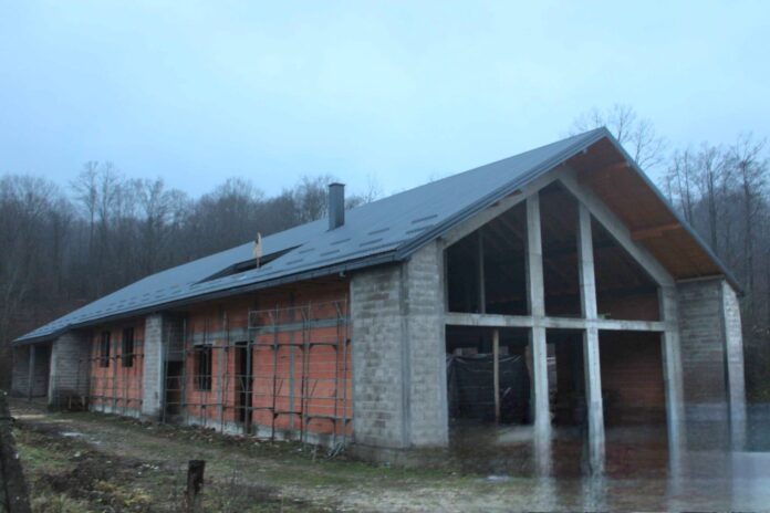 LOPARE: Objekat fabrike sira stavljen pod krov – proizvodnja počinje u narednoj godini (foto)