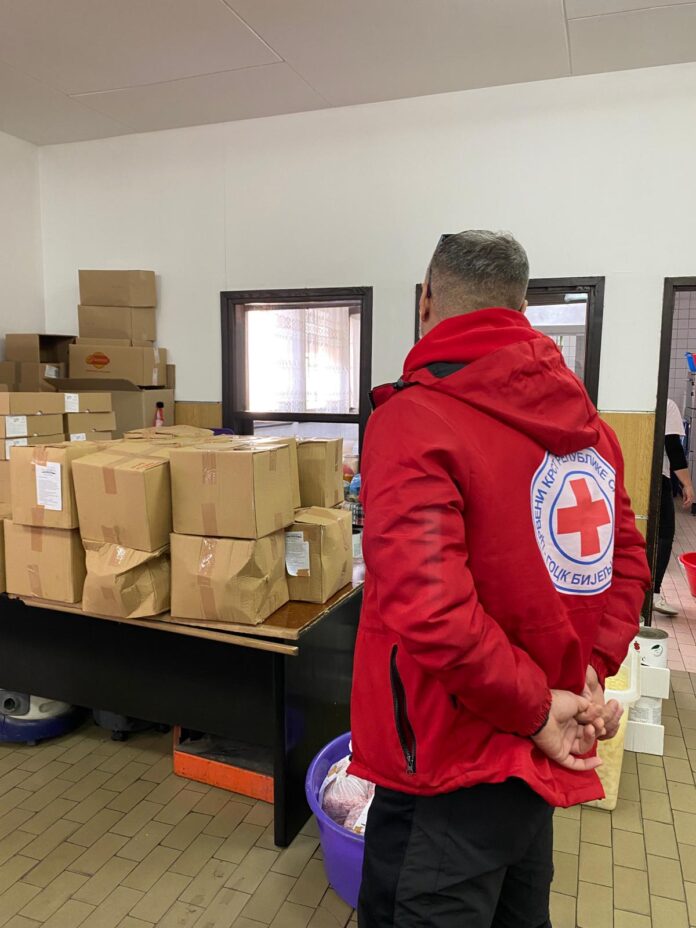 Crveni krst Republike Srpske obezbijedio podršku Narodnoj kuhinji u Bijeljini kroz projekat “Obrok koji znači“ (foto)