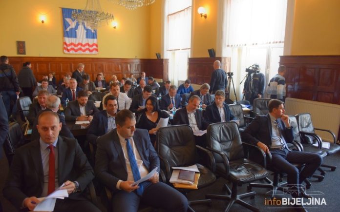 Da li su odbornici SDS i SNSD ''diskusijom'' najavili promjenu skupštinske većine u Bijeljini?