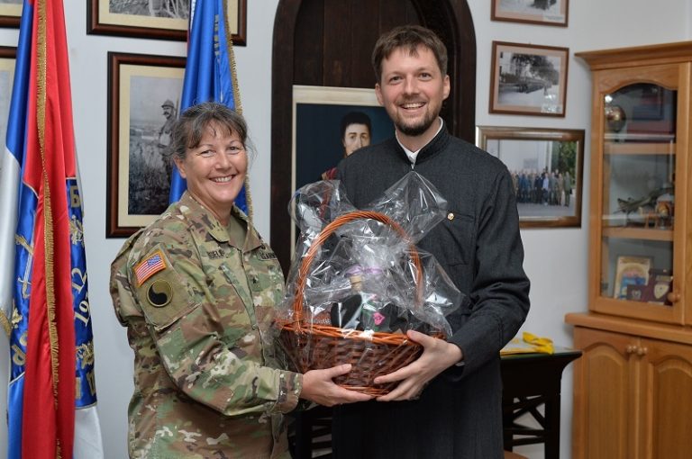 FOTO Posjeta vojne delegacije hramu Svetog mučenika kneza Lazara