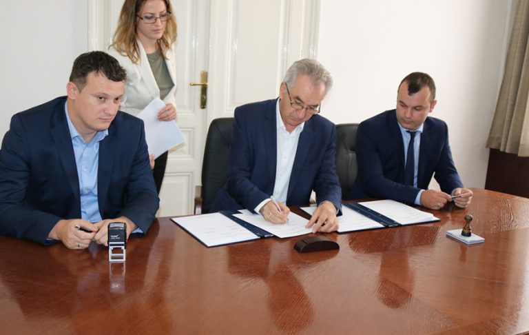 NOVAC OD KLIRINŠKOG DUGA Srebrenici 500.000, Istočnoj Ilidži 450.000 maraka