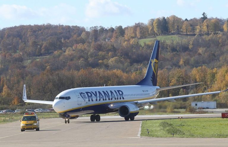 ISTORIJSKI DAN ZA BANJALUČKI AERODROM Prvi avion Rajanera iz Stokholma dočekan VODENIM TOPOVIMA