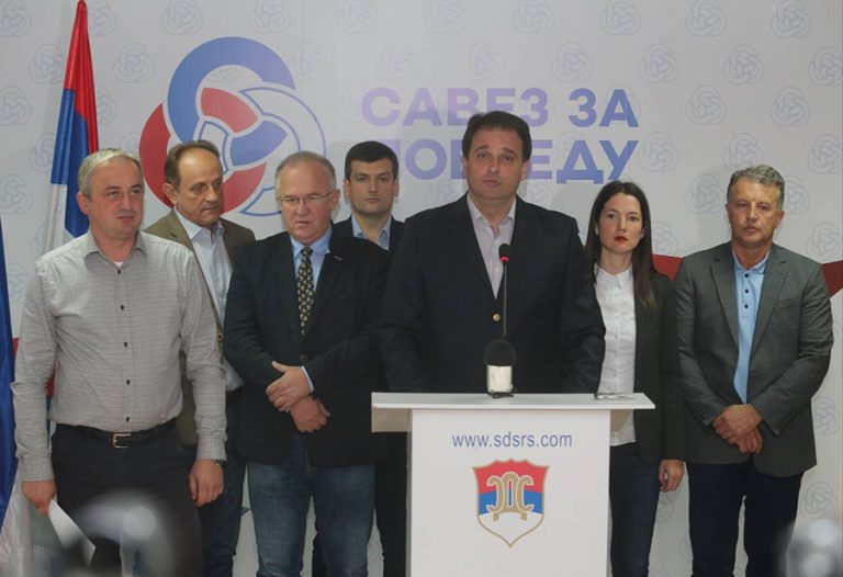 OVAKO SE RASPALA OPOZICIJA Tri udarca za mjesec dana POTPUNO RASTURILA Savez za pobjedu