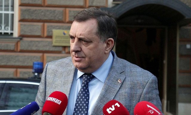 Dodik poručio Incku da može okačiti mačku o rep svoja bonska ovlaštenja