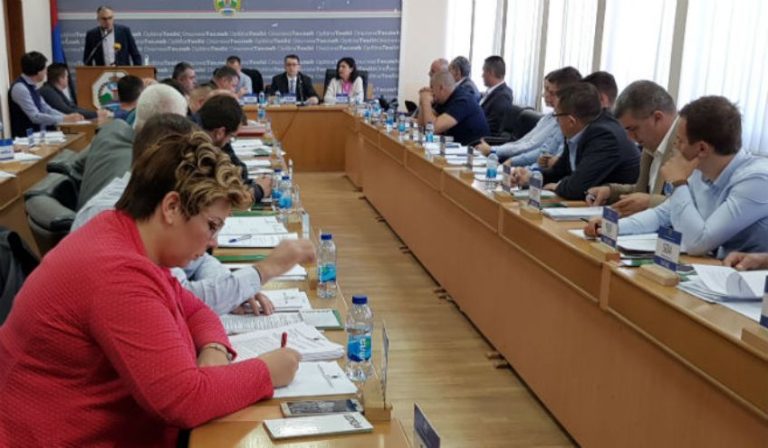 Poslije formiranja nove većine počele kadrovske smjene