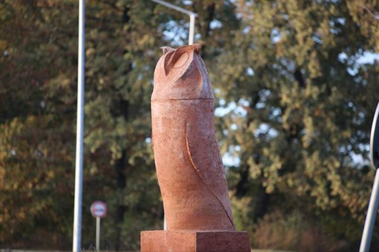 SKULPTURA SOVE IZ KIKINDE BIĆE UKLONJENA “Napraviću novu, savremenu umjetnost NE RAZUMIJE SVAKO”