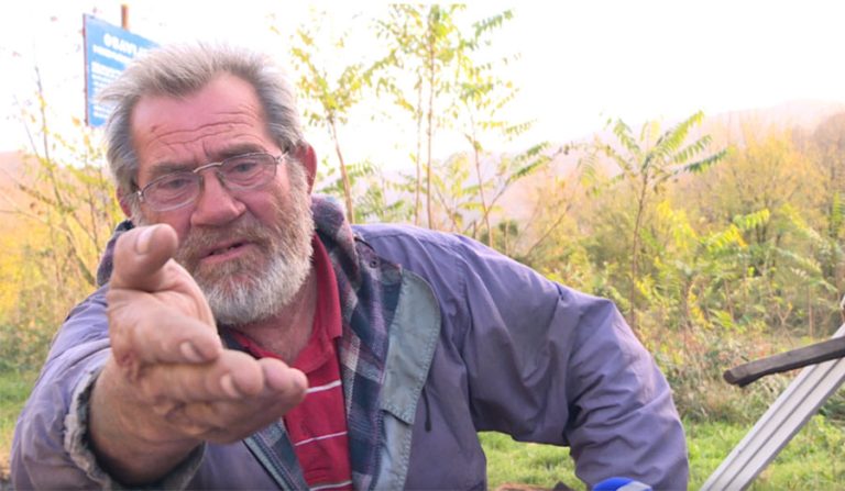 “AKO NEMAM, ĆUTIM, PO TRI DANA GLADUJEM” Spletom životnih okolnosti Stanko živi na deponiji smeća