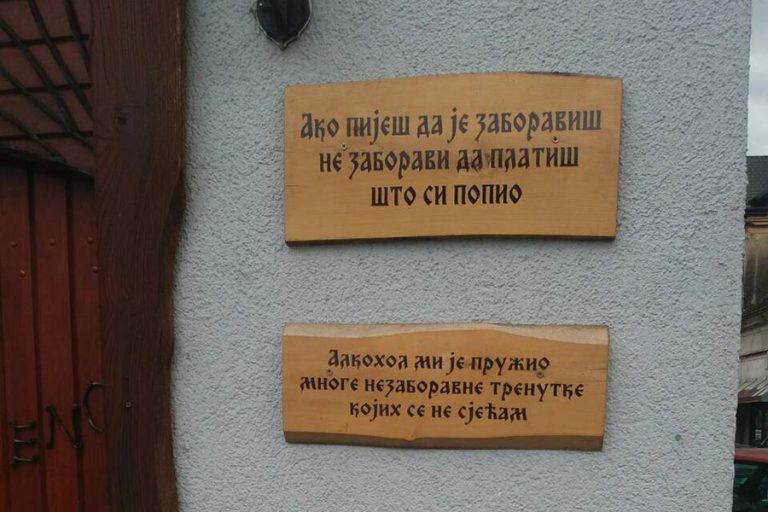 „AKO PIJEŠ DA ZABORAVIŠ, NE ZABORAVI DA PLATIŠ“ Ispred ove kafane zaustaviće se čak i oni koji alkohol NIKADA NISU PROBALI