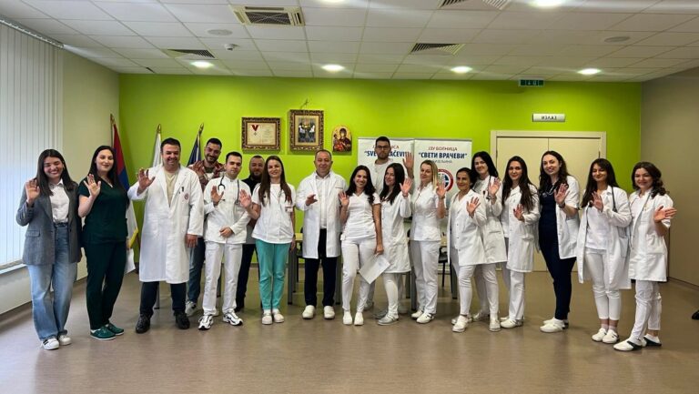 Prof. dr Maksimović uručio 16 specijalizacija mladim ljekarima bijeljinske bolnice