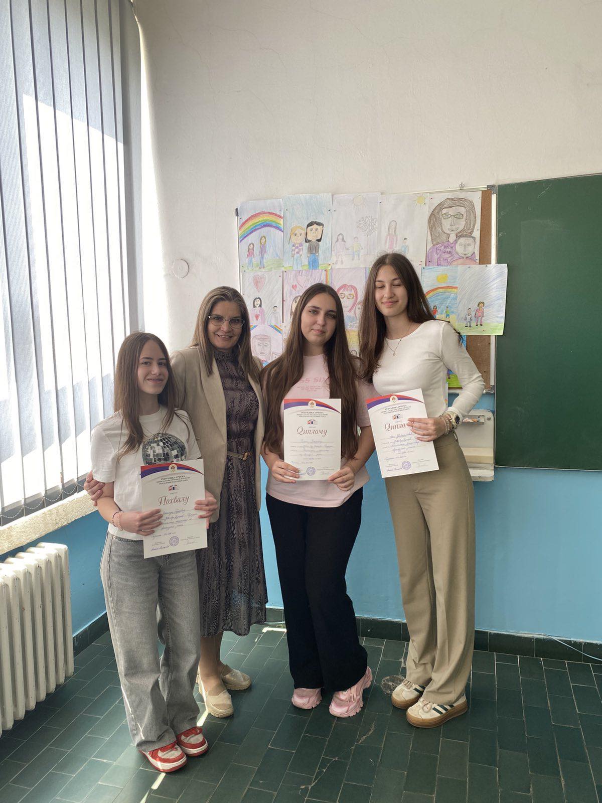 Novi uspjesi učenika OŠ ''Vuk Karadžić'' Bijeljina: Prvo i treće mjesto na regionalnom takmičenju iz francuskog jezika (foto) 3 493700982 1189998442922854 7817775952232297499 n