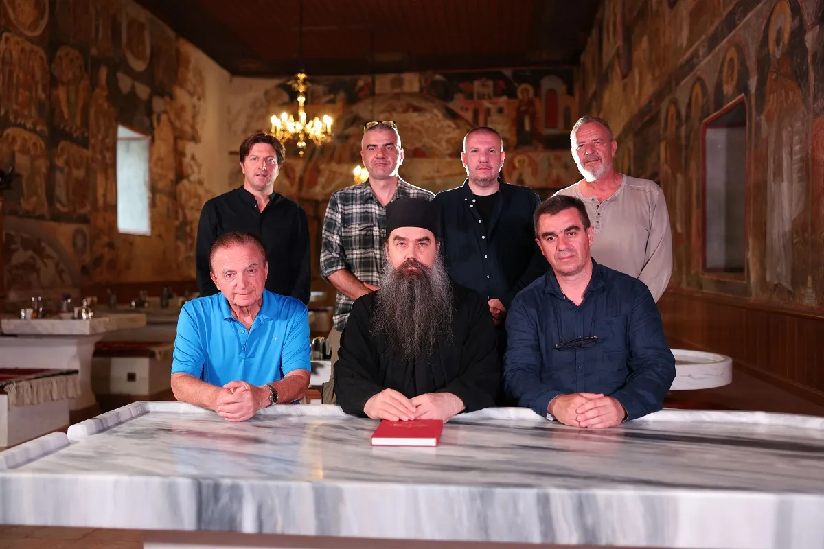 Ekipa filma i monah Teodosije foto Dragan DJordjevic