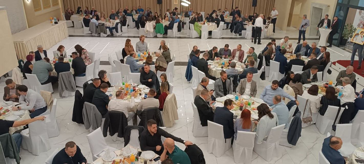 BOJAN SAVIĆ: Dobrotvorna večera za izgradnju priprate Petropavlovskog hrama pokazala snagu zajedništva i vjere u Bijeljini 12 FB IMG 1761737441426