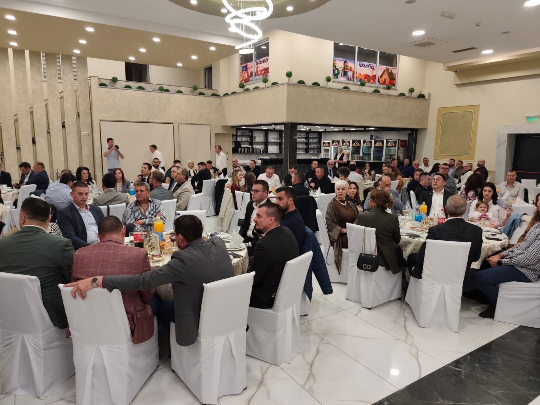 BOJAN SAVIĆ: Dobrotvorna večera za izgradnju priprate Petropavlovskog hrama pokazala snagu zajedništva i vjere u Bijeljini 10 FB IMG 1761737445557