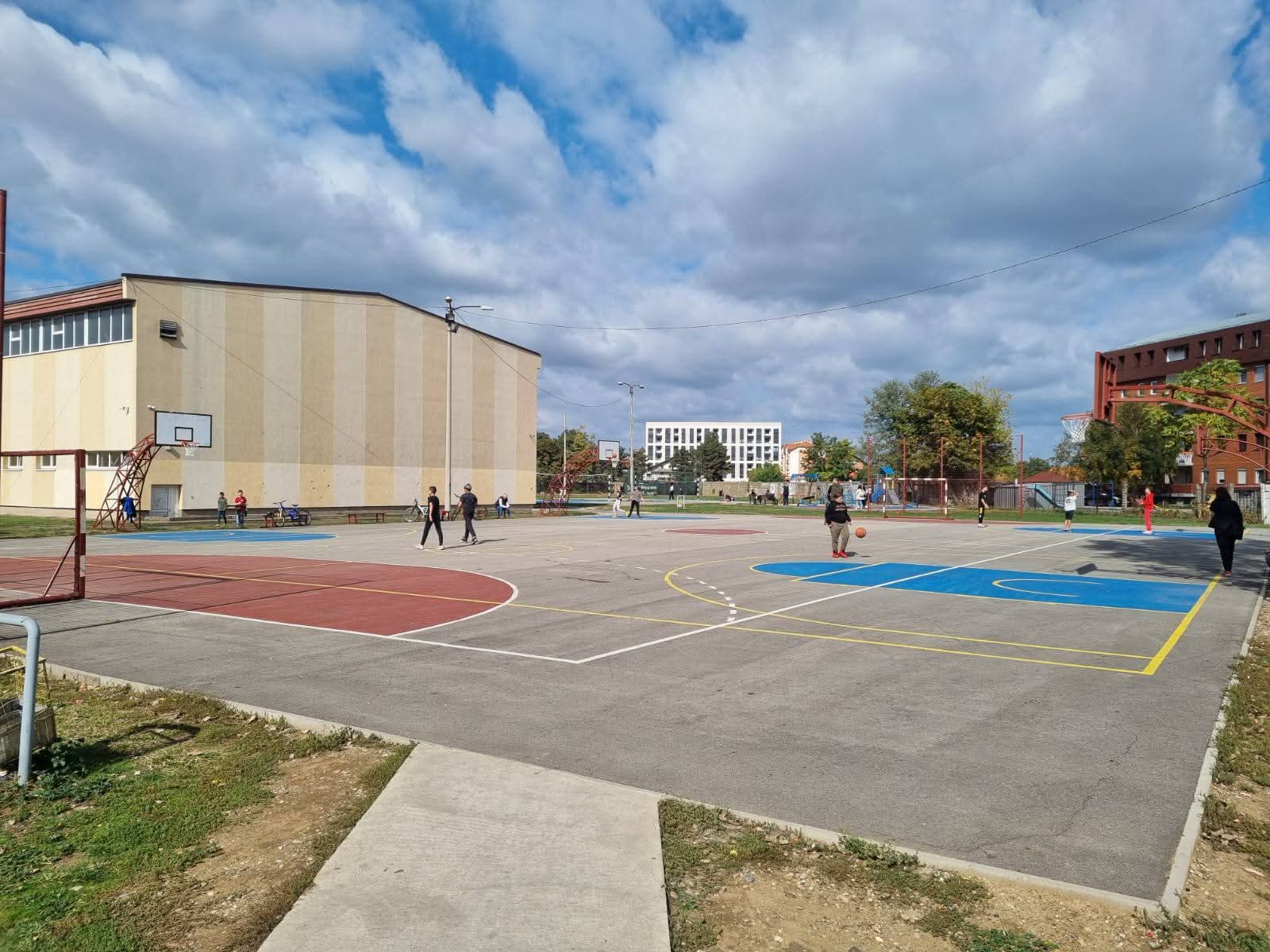 Knez ivo skola bijeljina sportski teren321