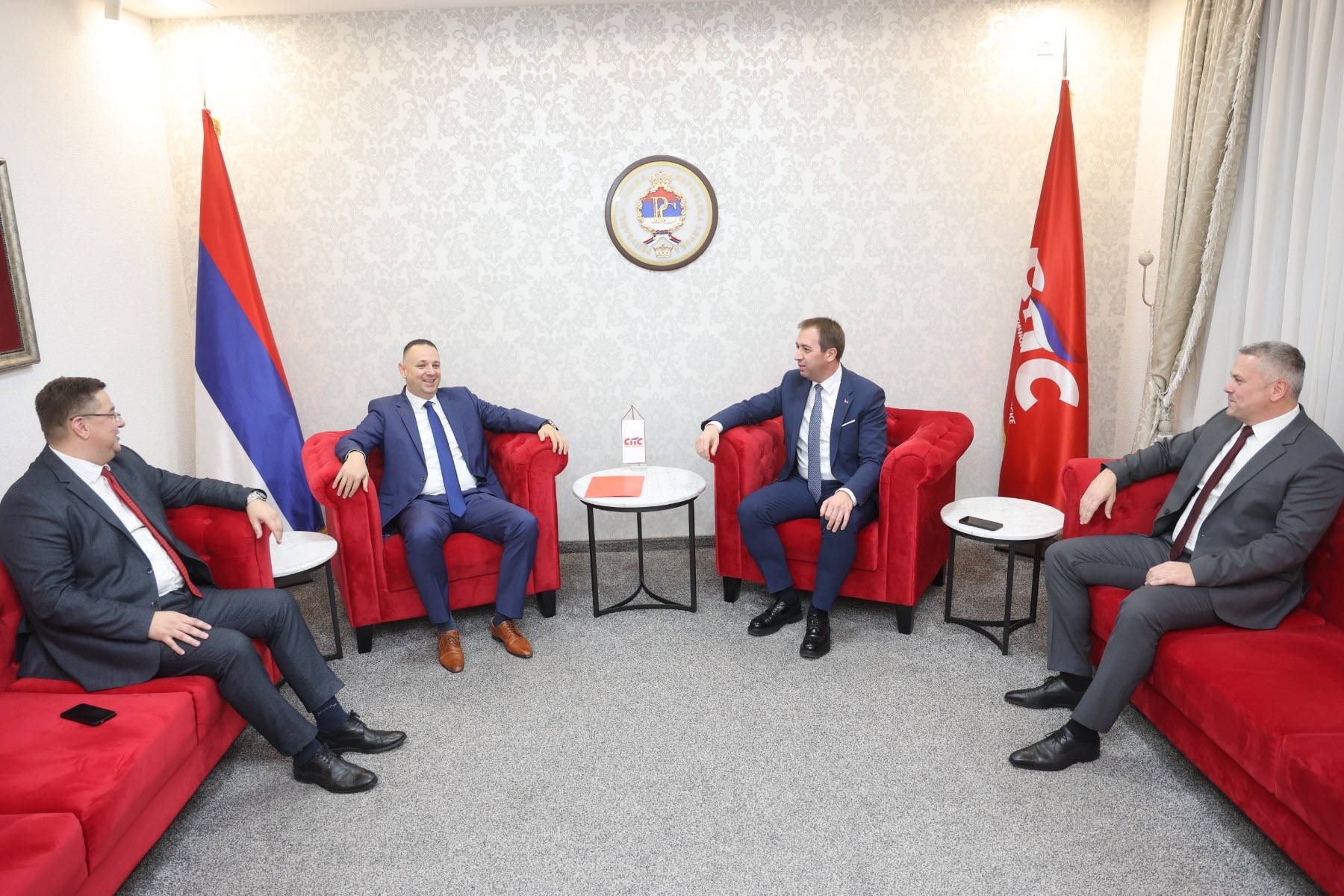 IMG d96ad664b48d31b7a4af34c2877e7bc0 V