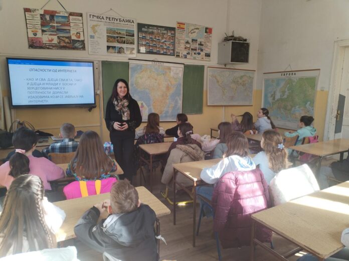 IMG-9b75b68f82a4108f909cd0b29530fe4b-V