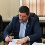 Potpisan ugovor: Grad Bijeljina ulaže u bezbjednost djece - počinju radovi kod OŠ ''Jovan Dučić'' u Patkovači (foto) 1 ljubisa petrovic ugovor potpis