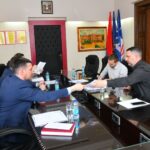 Potpisan ugovor: Grad Bijeljina ulaže u bezbjednost djece - počinju radovi kod OŠ ''Jovan Dučić'' u Patkovači (foto) 2 patkovaca skola ugovor