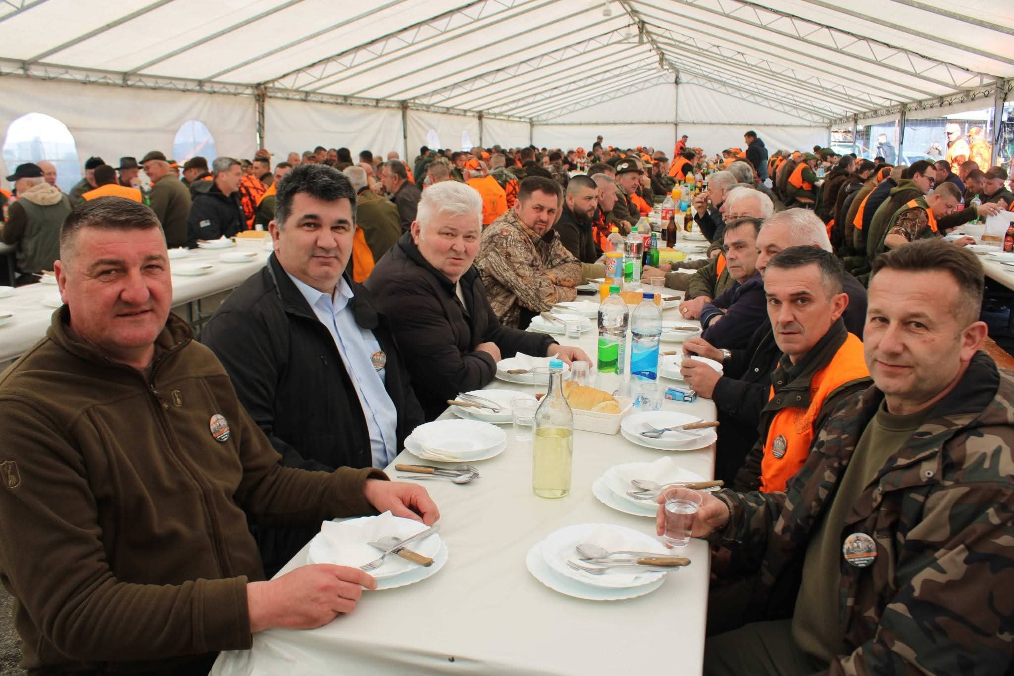 LOPARE: U Brijestu se okupilo preko 300 lovaca u lovu na predatore (foto) 9 FB IMG 1772387039154