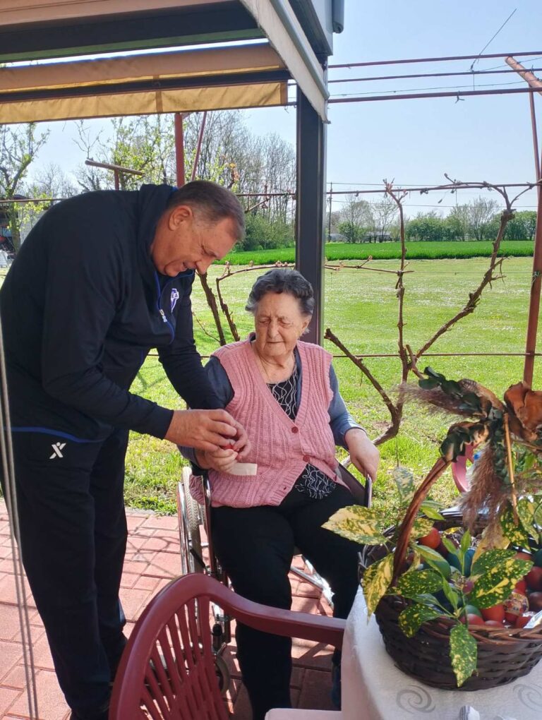 Vaskrs u porodičnom okruženju: Dodik podijelio prazničnu poruku sa majkom