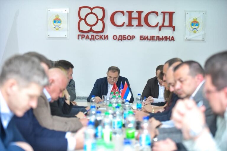 Dodik u posjeti SNSD Bijeljina: Fokus na jačanju organizacije i političkog djelovanja (foto)