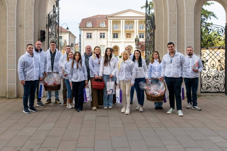 Praznični duh na ulicama Bijeljine: Pokret za Bijeljinu uz svoje sugrađane za Vaskrs (foto)
