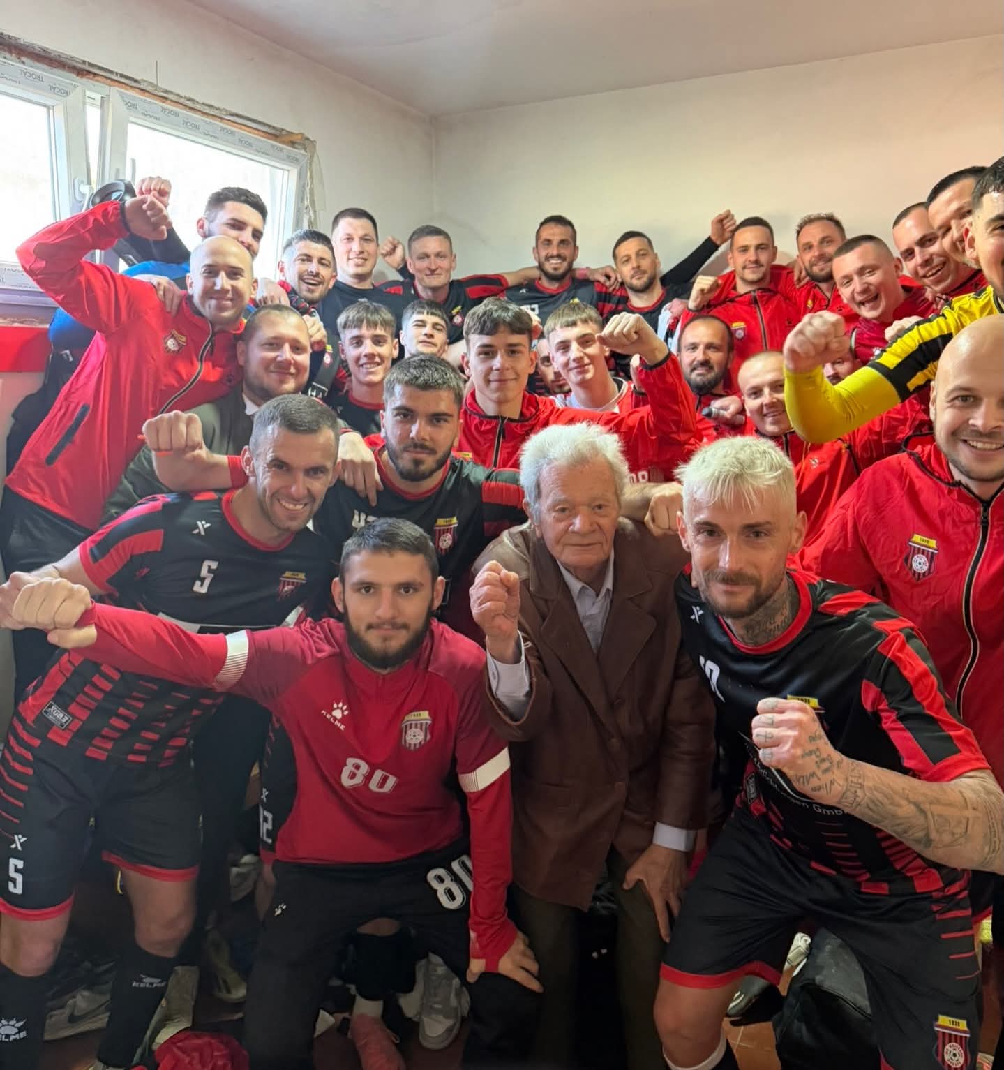 IMG d9b23558adf19ef3bc2ae8b552642776 V