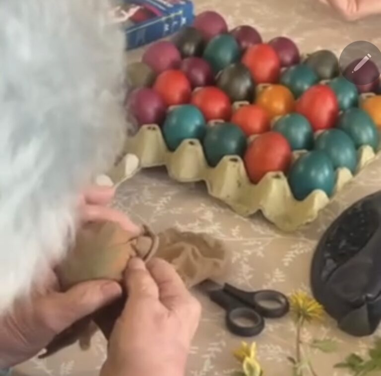 BIJELJINA: Vaskršnja tradicija u Domu za stara lica „Sveti Nikola“ – šaranje jaja ispunilo dom osmijesima i toplinom (video)