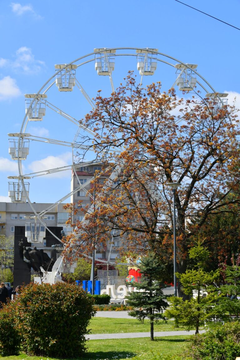 Nova atrakcija u Bijeljini: Panoramski točak u funkciji od 10. aprila (foto)