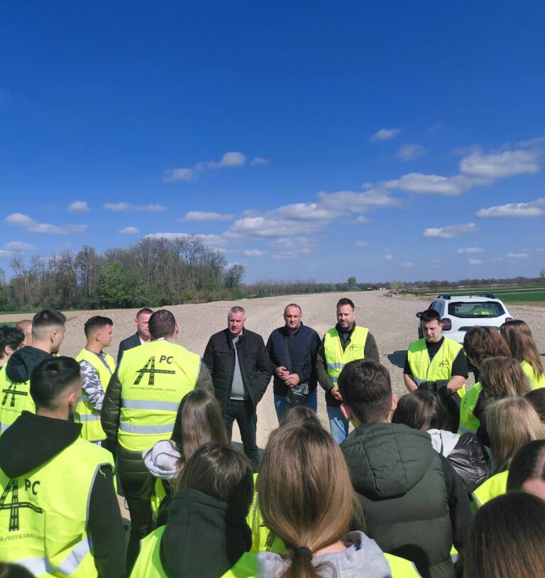 Učenici iz Janje posjetili gradilište auto-puta Rača – Bijeljina (foto)