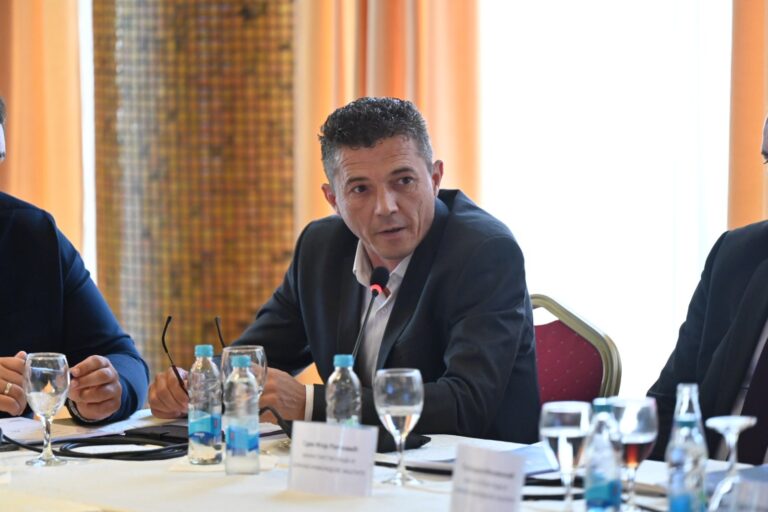 DNS GACKO: Alarmantno stanje u javnim preduzećima – smjene, netransparentnost i najave poskupljenja uznemirile građane